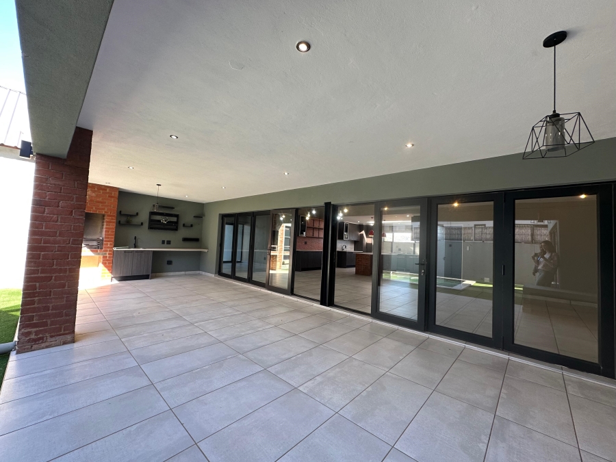 5 Bedroom Property for Sale in Leloko Lifestyle Estate North West